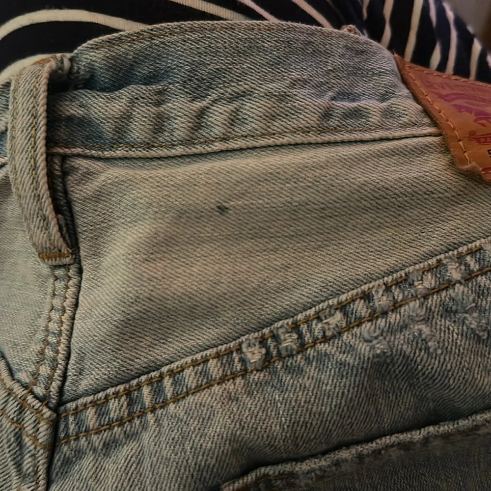 Levi's Denim Cutoff Shorts 501s W31 Blue Light Wash - Picture 6 of 7